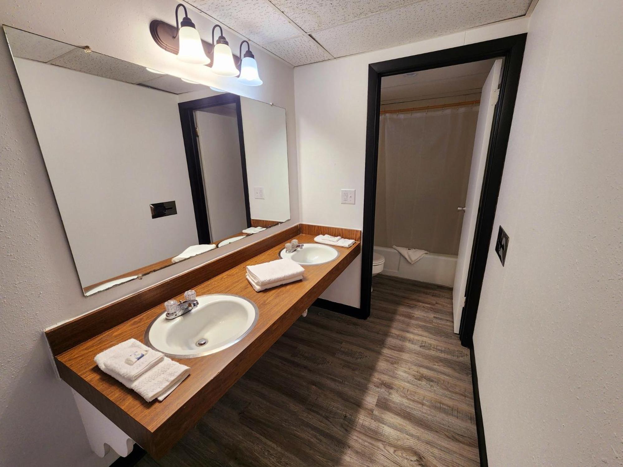 The Hastings Inn Salina Esterno foto
